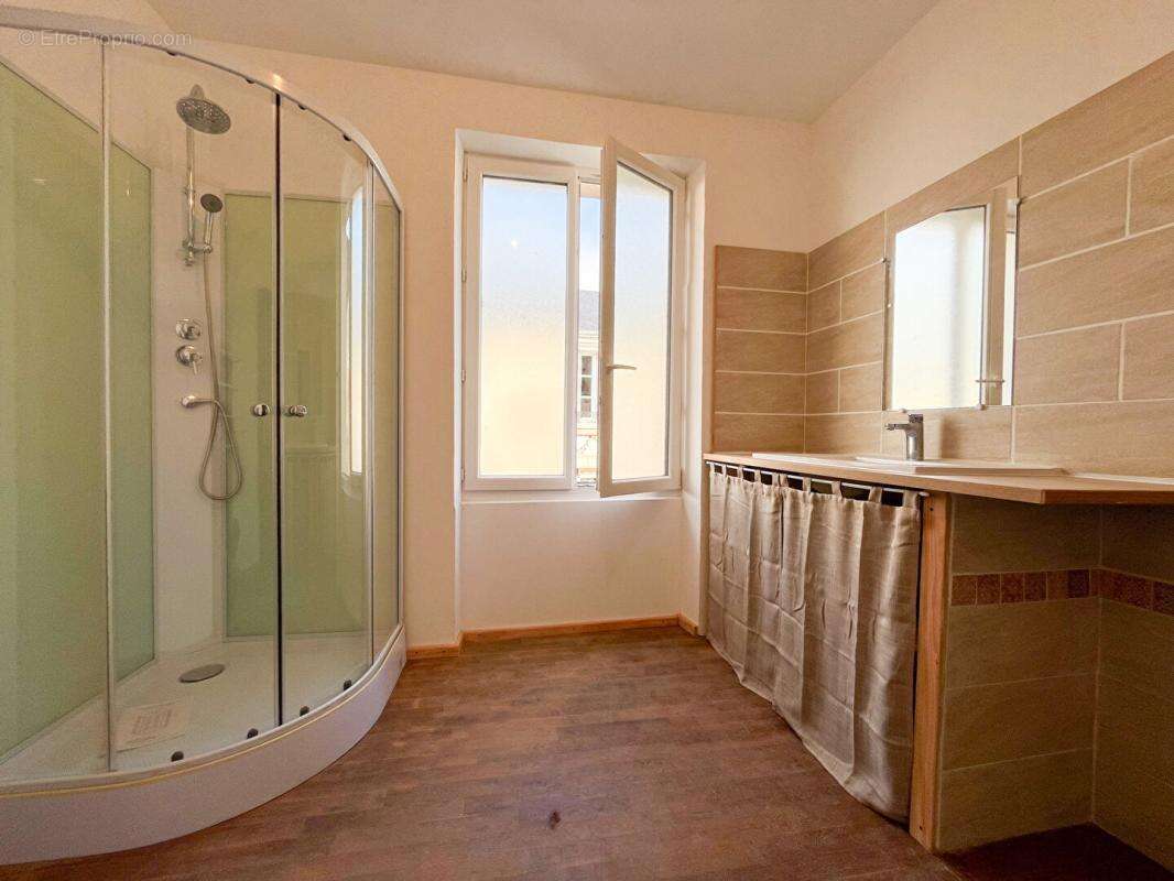 Maison à NOUANS-LES-FONTAINES