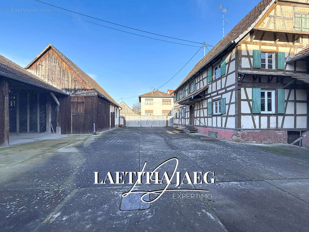 Maison alsacienne - 196 m2 - dependances - rue calme - photo 3