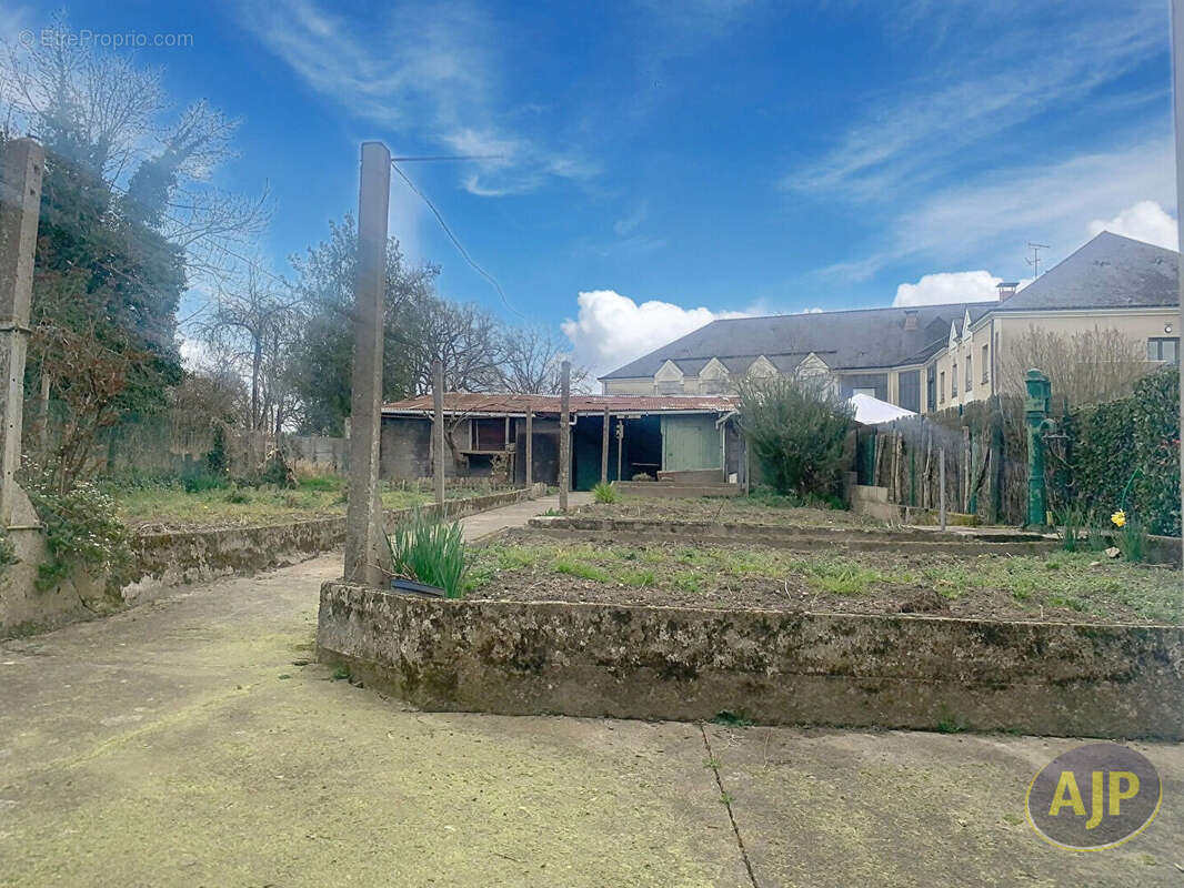 Maison à SAINTE-GEMMES-D'ANDIGNE