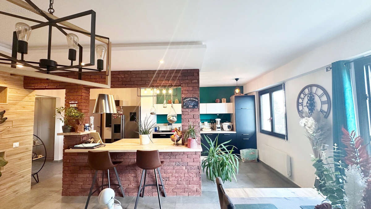 Appartement à LA ROCHE-SUR-FORON