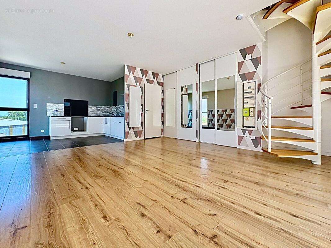 Appartement en Duplex de 70m2  , 2 chambres,,terrasse dans résidence sécurisée  avec places de parking - photo 2