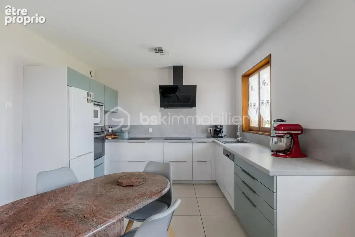 Maison au calme avec 4 chambres et un bureau sur sous sol complet - photo 7