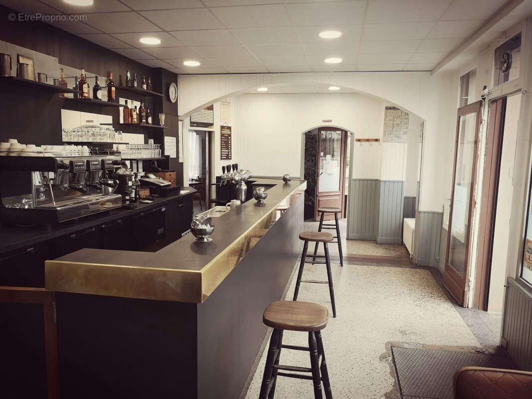 Commerce à SARTROUVILLE