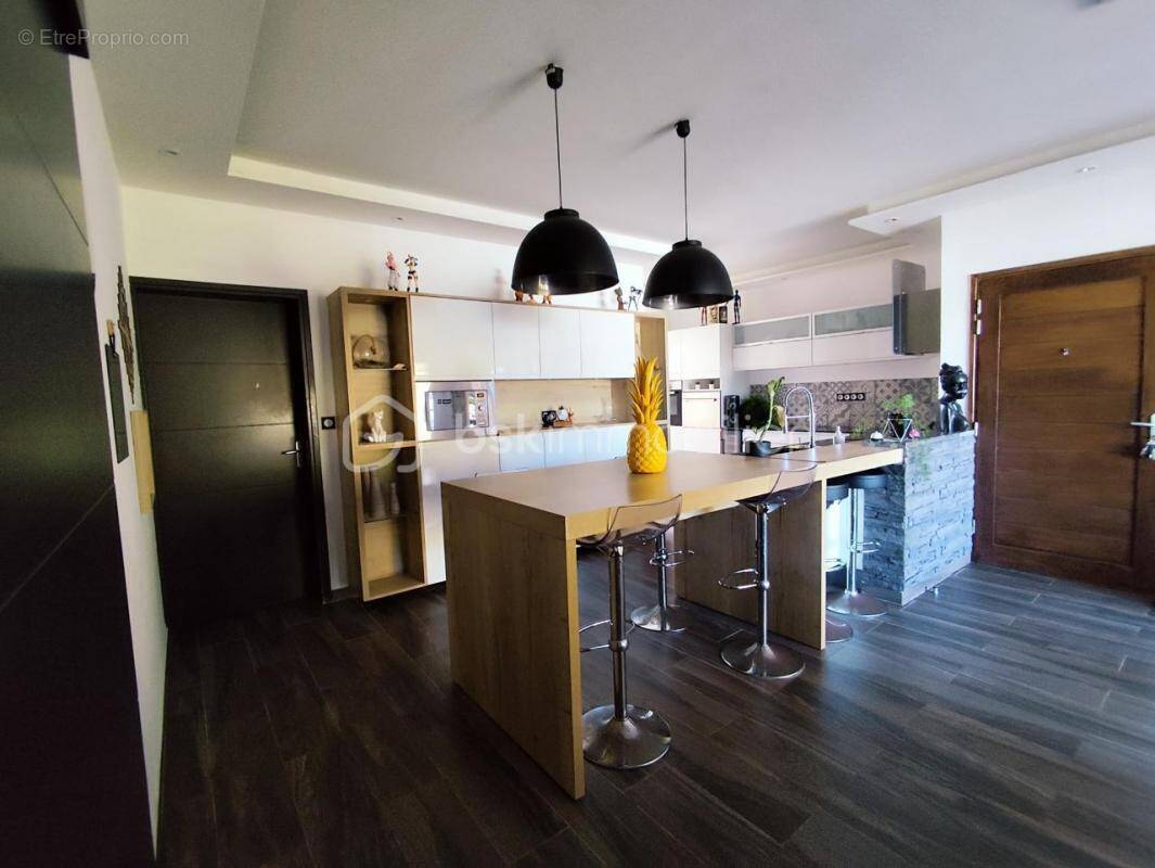 Appartement à REMIRE-MONTJOLY