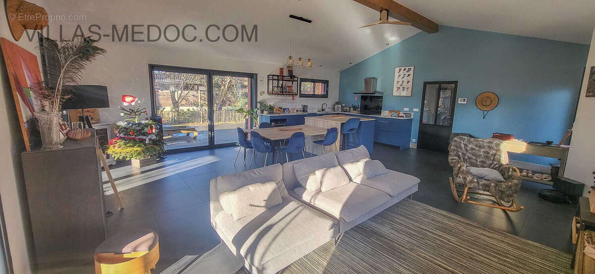 Maison à VENDAYS-MONTALIVET