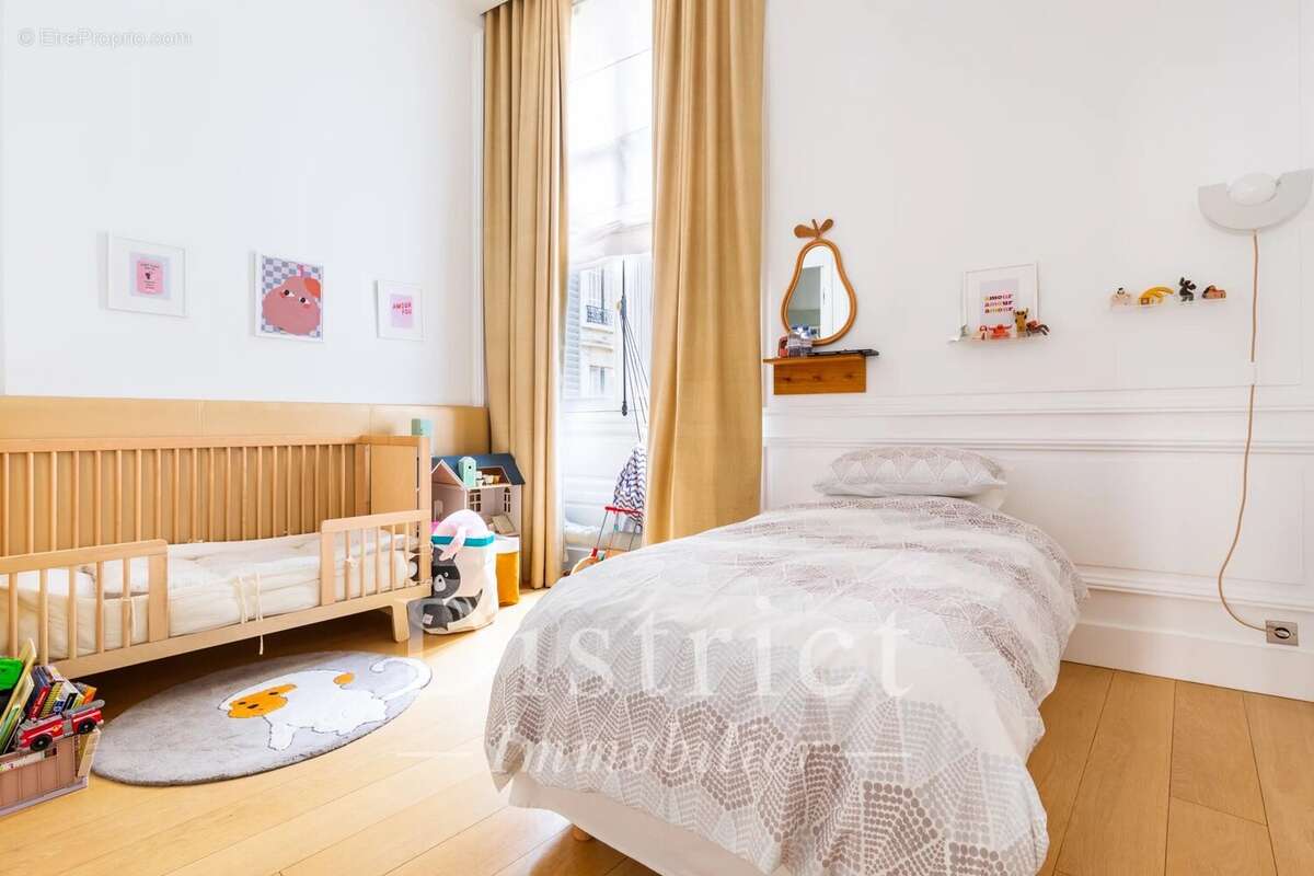 Exclusivité Avenue de Messine. Appartement entièrement rénové 242 m² - photo 14