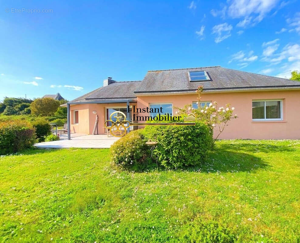 Maison à LOCQUIREC
