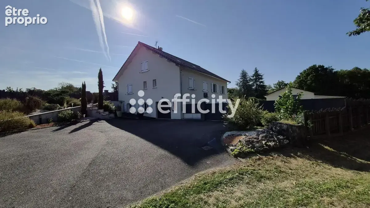 Maison 220 m² à Saint-Mathieu  - photo 13