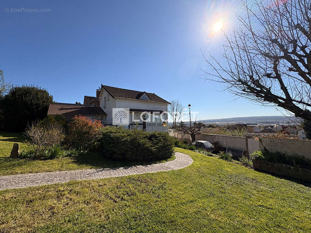 Maison à JUZIERS