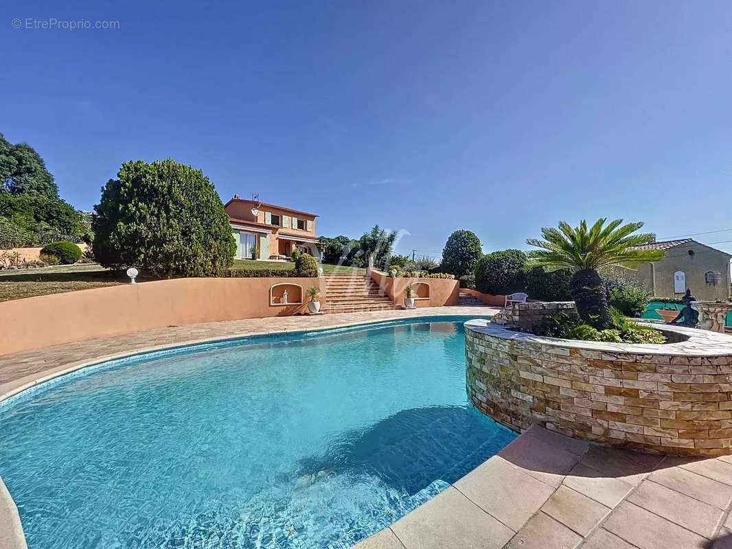 Maison à MANDELIEU-LA-NAPOULE