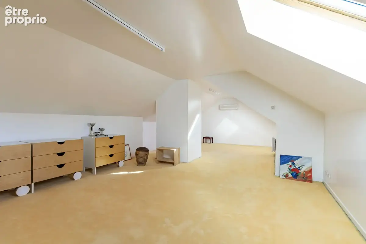 Maison 245m2, 5 chambres, combles aménagés, sous sol total, piscine - photo 11