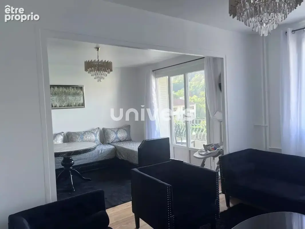 Appartement - T4  avec 2 balcons - GARAGE ET CAVE - photo 2