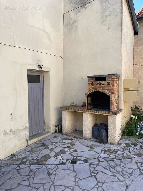 Appartement à BRIENON-SUR-ARMANCON