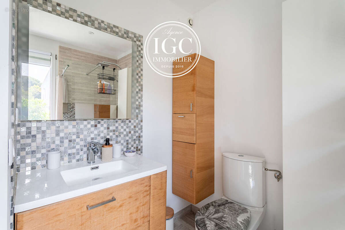 A VENDRE _ Très bel appartement de 68.87 m² avec jardin et terrasse , et garage proche mer à Carry-le-Rouet - photo 16
