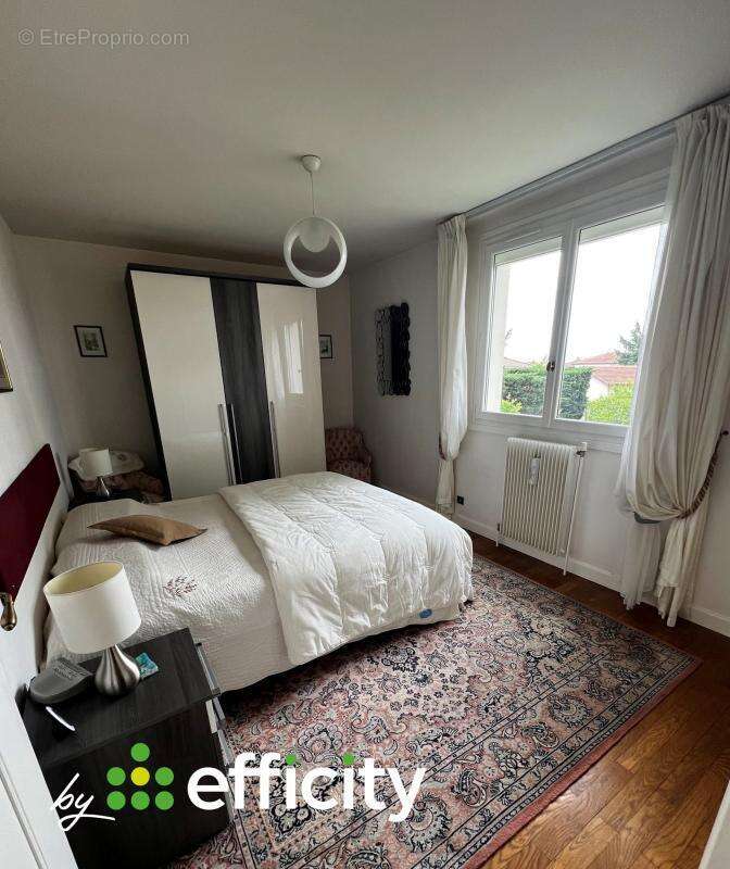 Appartement à MEYZIEU