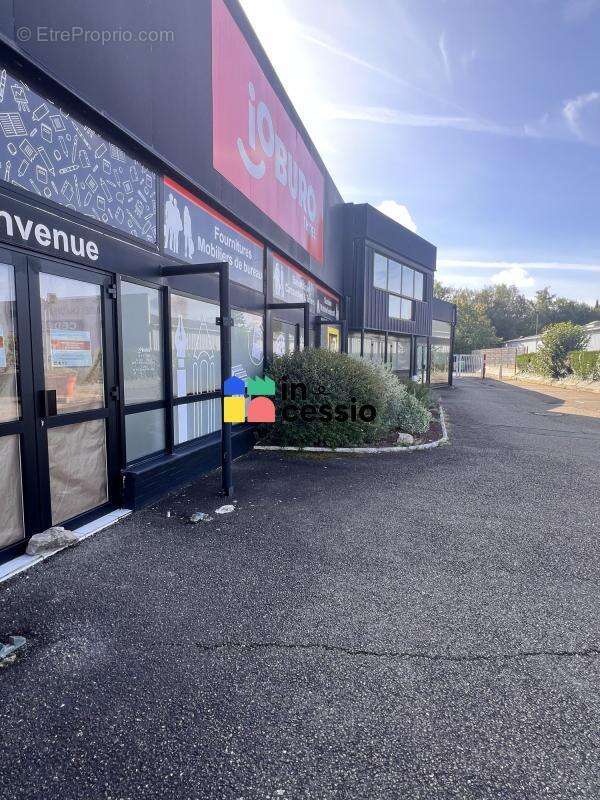 Belle opportunité : Superbe surface commerciale au coeur de la - photo 5