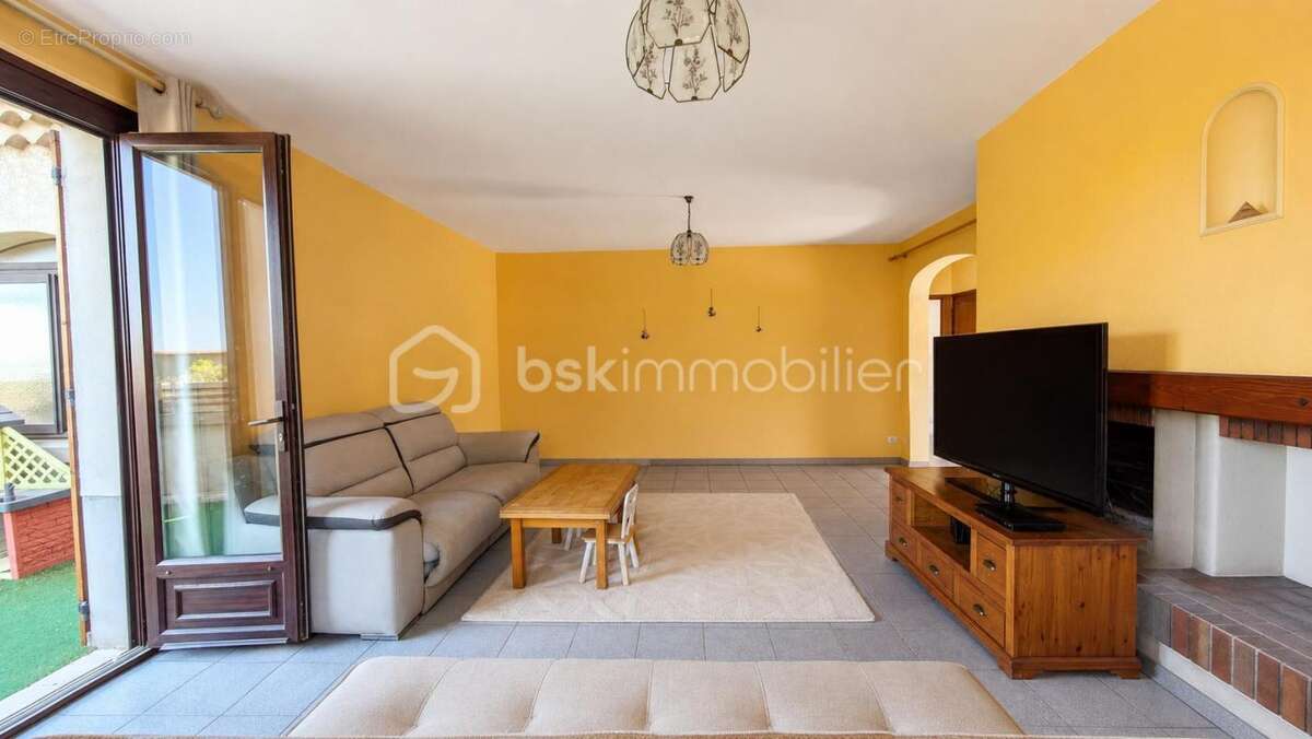 Maison traditionnelle avec très belle vue, grands volumes et terrain de plus de 2 000 m² - photo 12