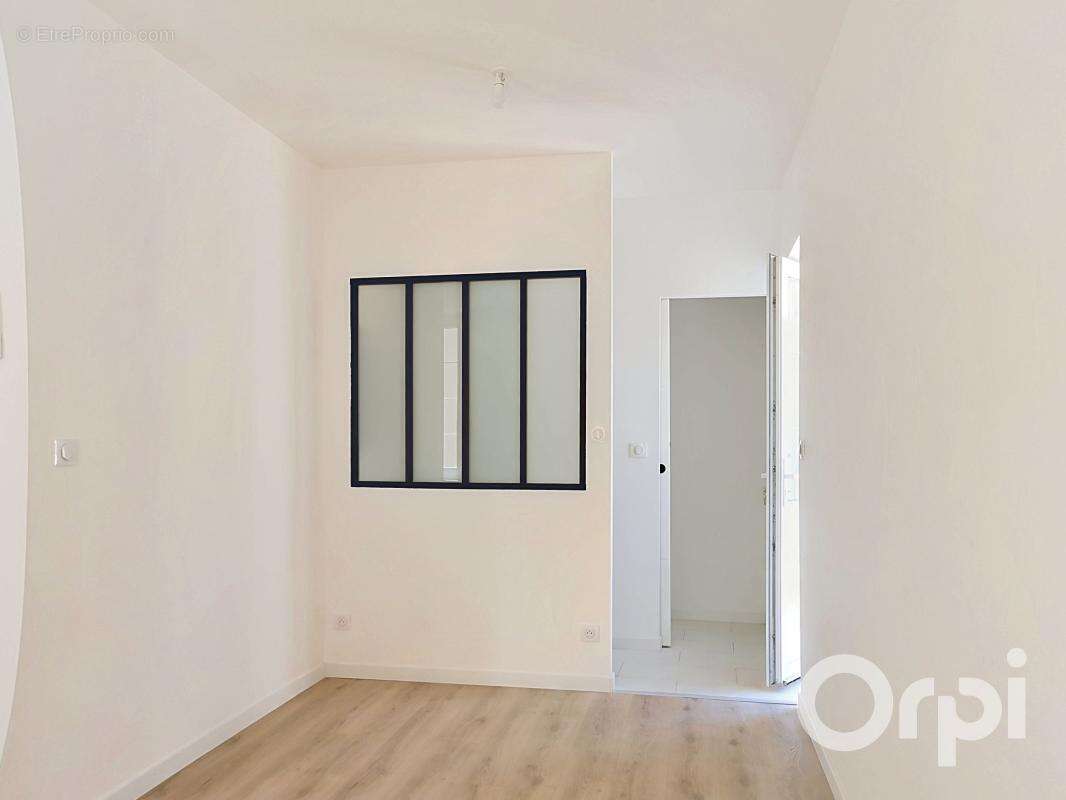 A vendre studio neuf de 23 m² dans petite copropriété proche du centre ville avec place de parking privative - photo 4