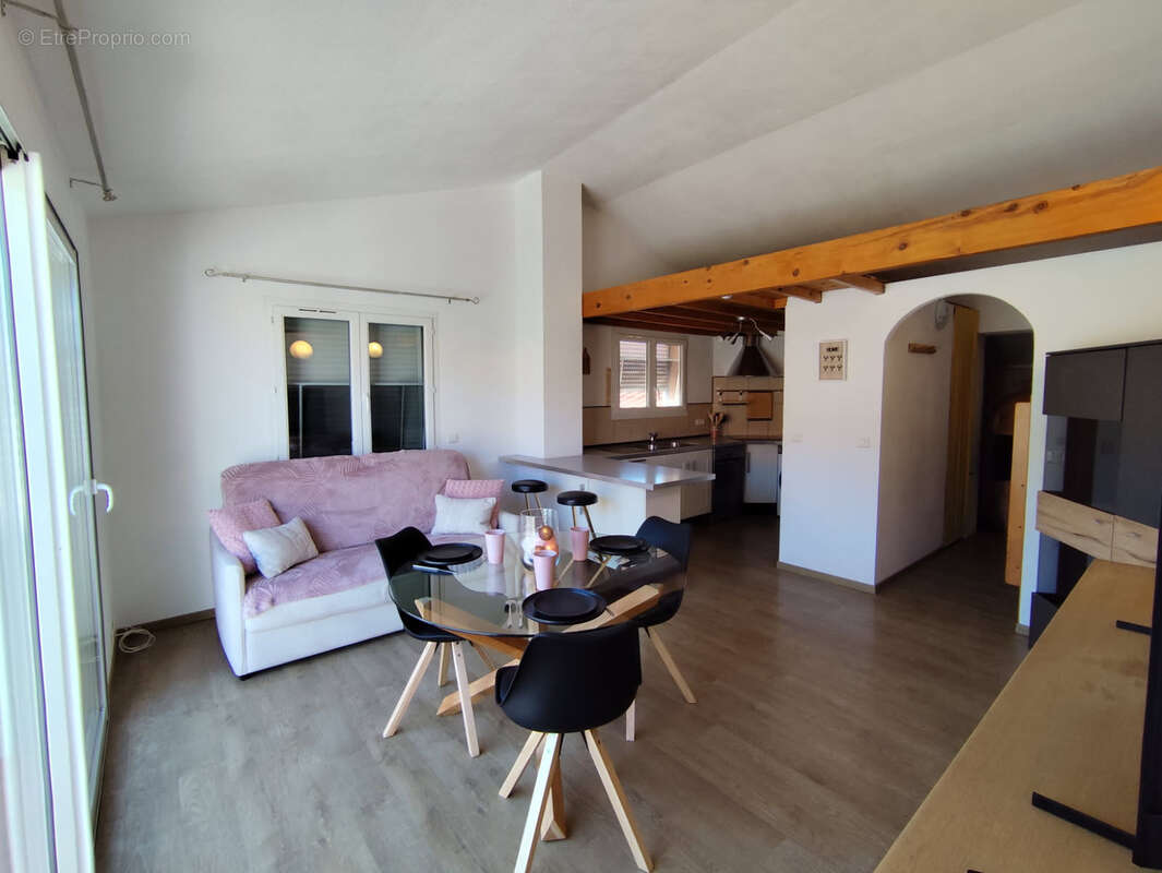 Maison à VILLELONGUE-DELS-MONTS