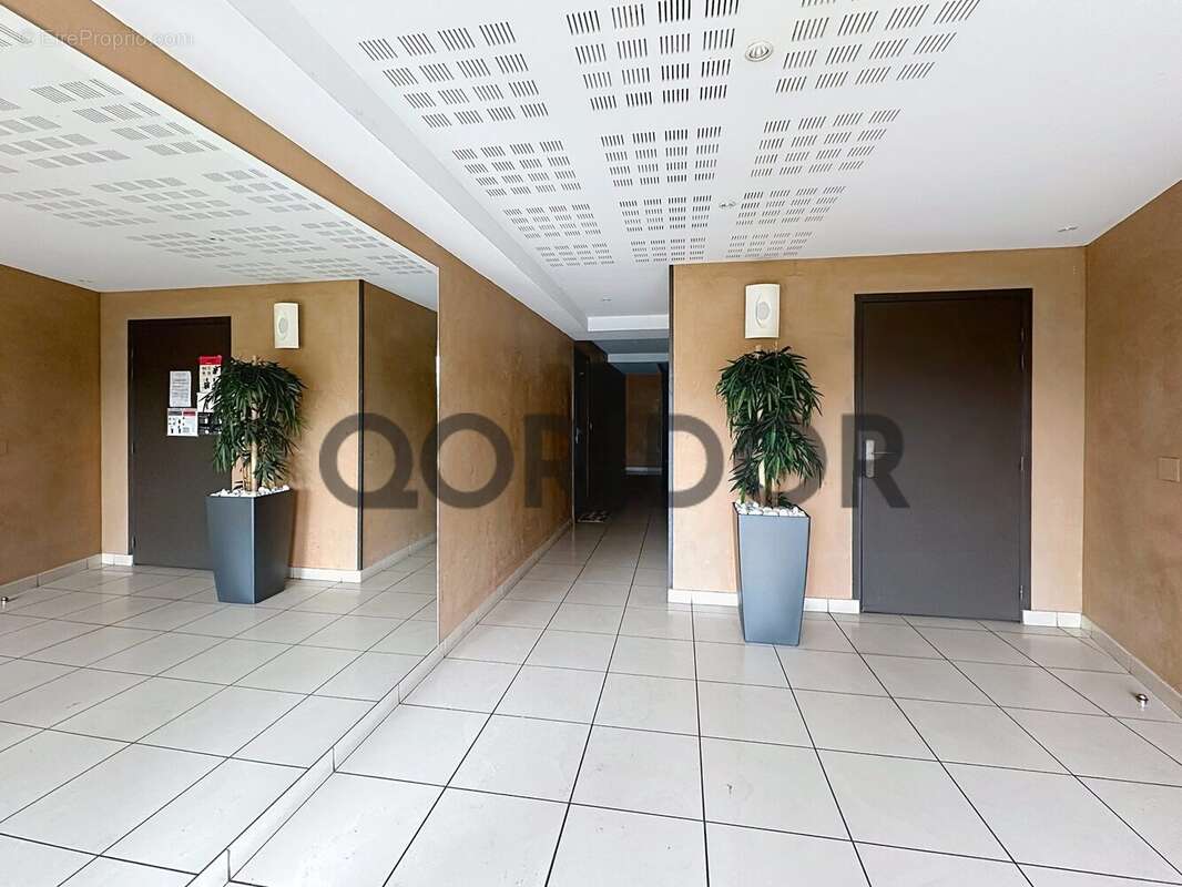 Appartement à MEYZIEU