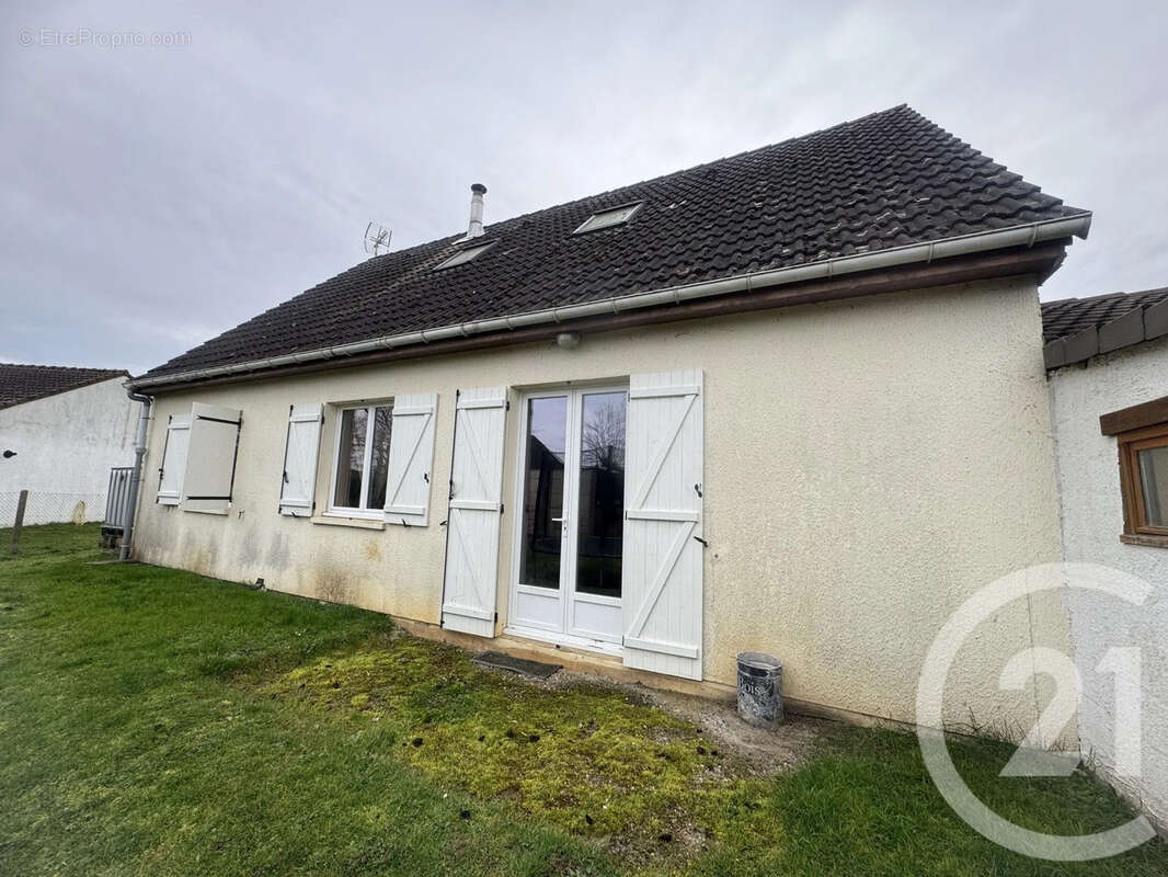 Maison à LUCY-SUR-YONNE