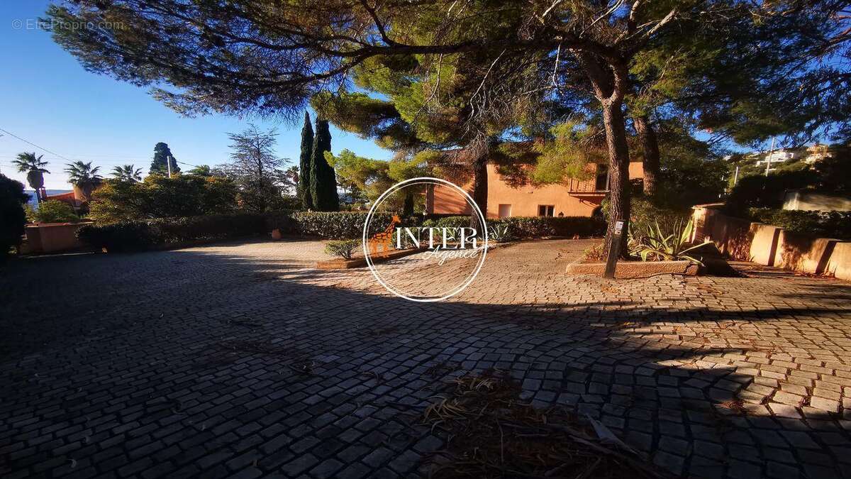 Maison à LES ISSAMBRES