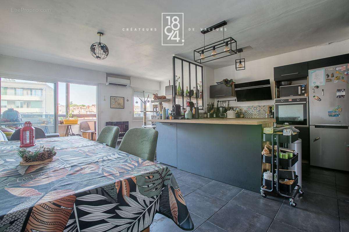 Appartement à MARSEILLE-4E