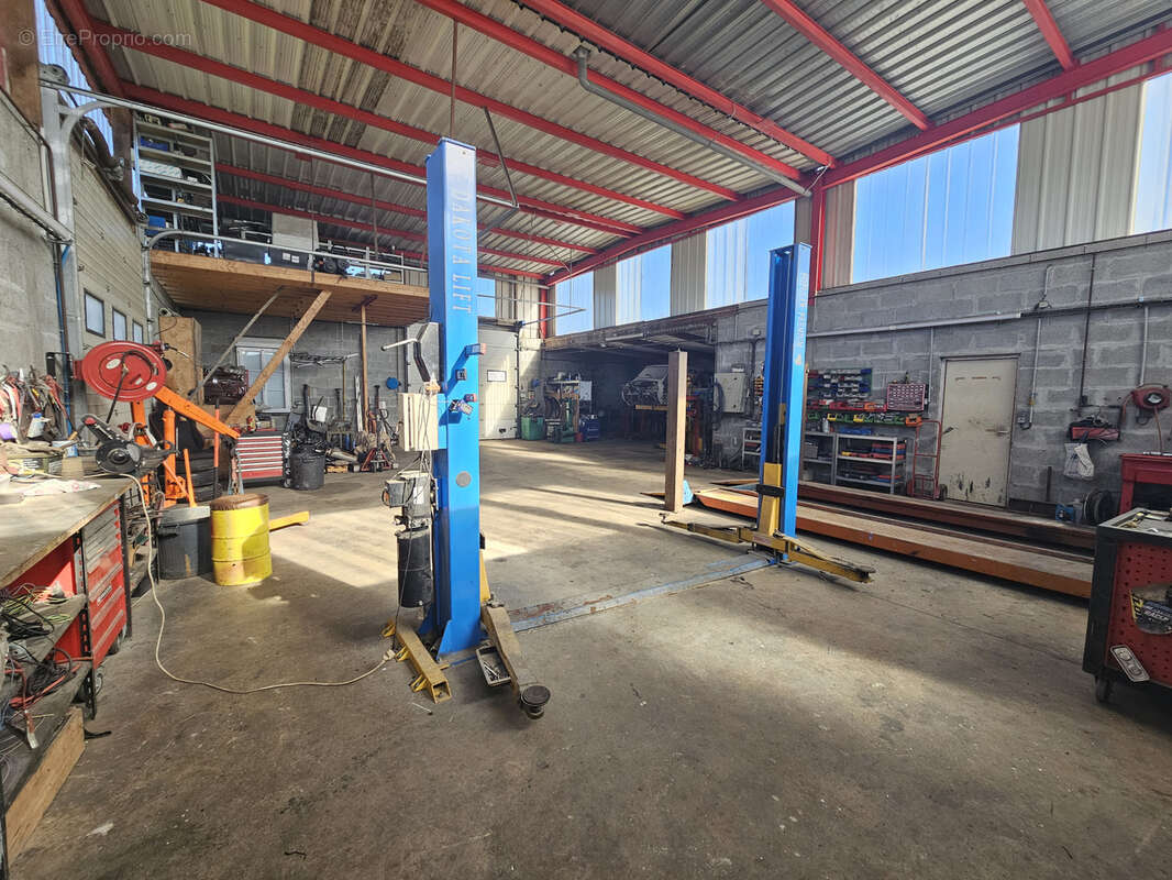 Commerce à LA SAUVAGERE