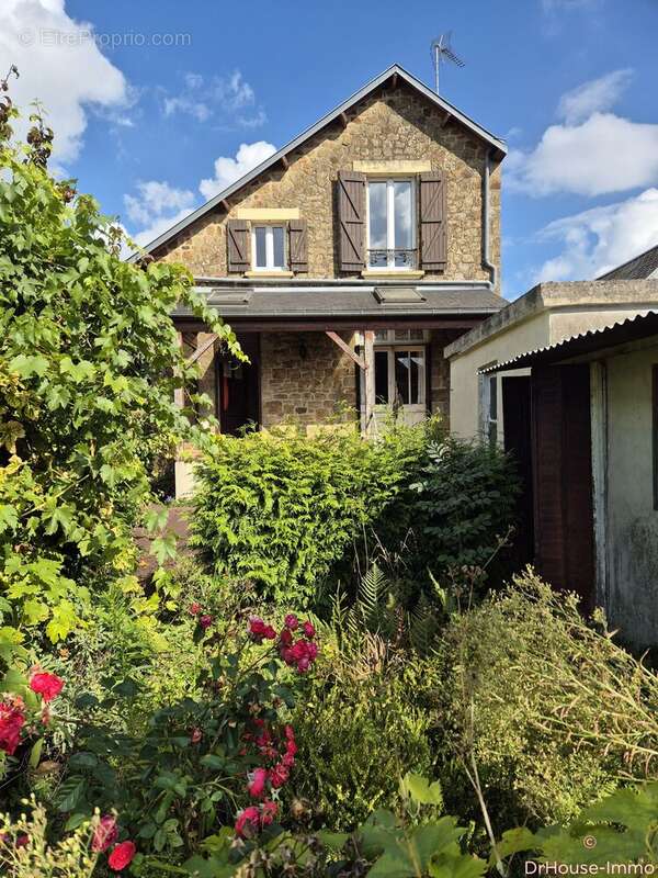 Maison à SAINT-HILAIRE-DU-HARCOUET