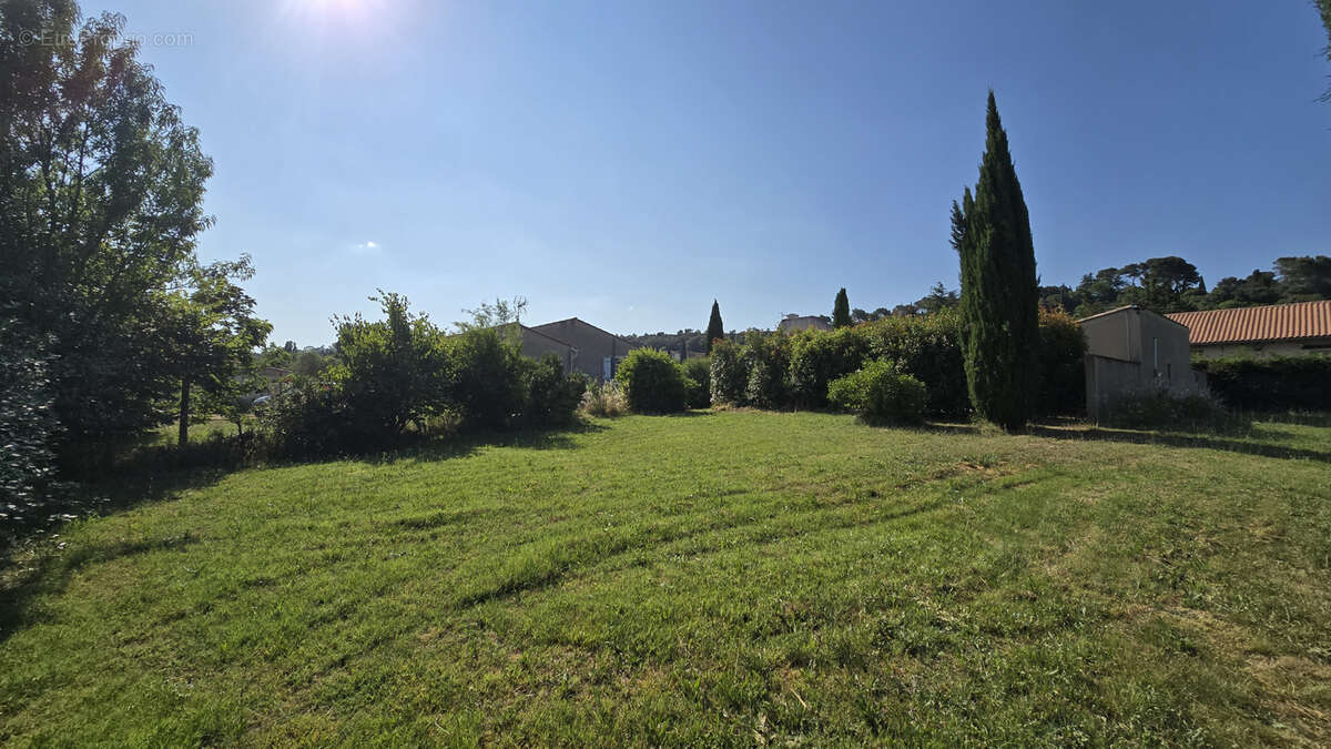 Terrain à UZES