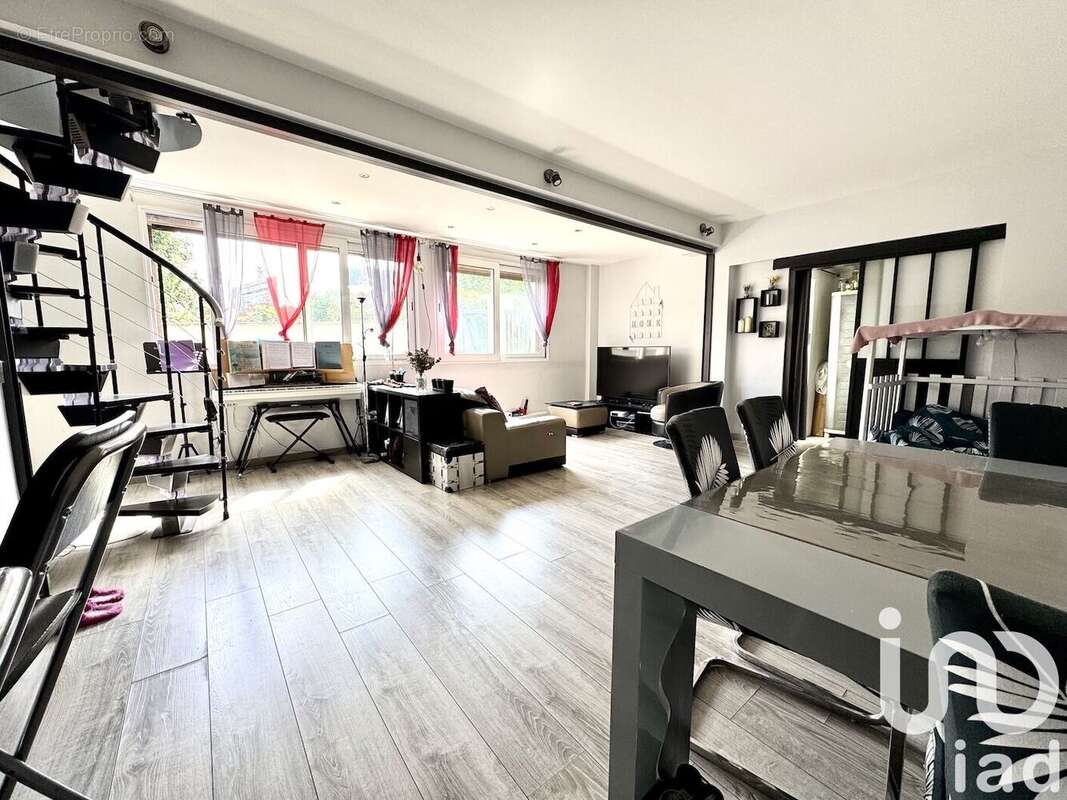 Photo 2 - Maison à NANTERRE