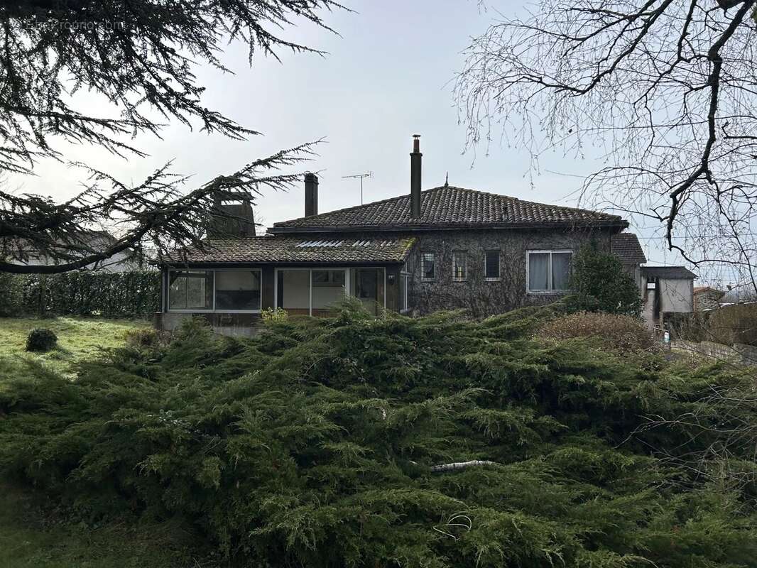 Maison à MONCOUTANT