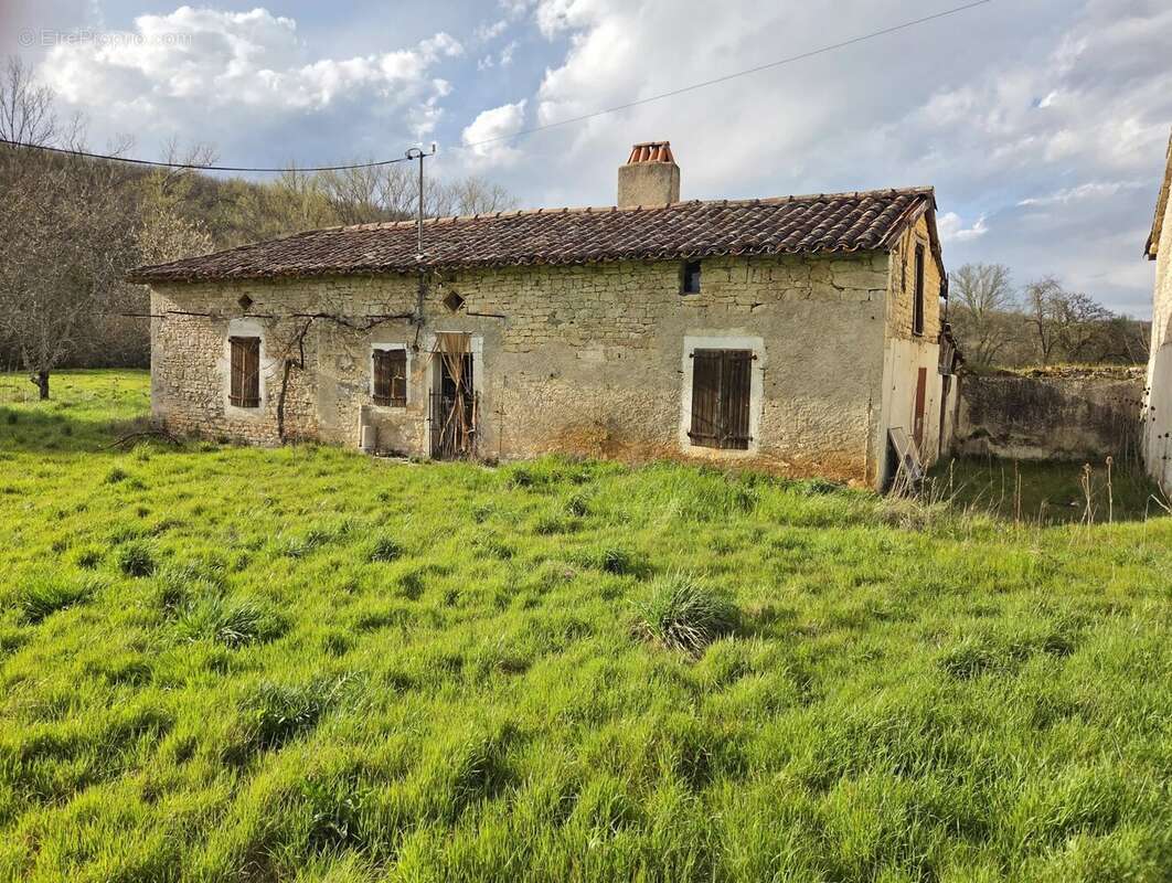Maison à PUYLAROQUE