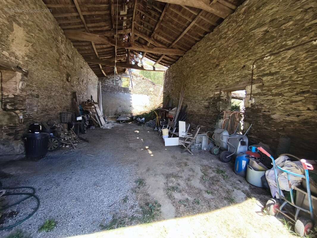 Maison de campagne de 4 chambres avec grange et fort potentiel - photo 17