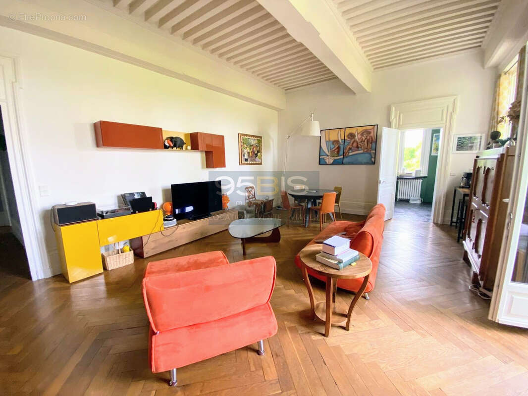 Appartement à COLLONGES-AU-MONT-D'OR