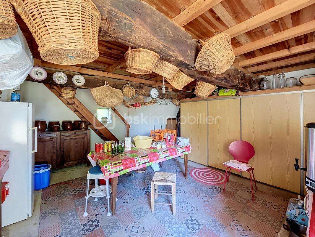 Du cachet et du charme pour cette confortable maison de 181m2. sur 1.1 hectare de terrain - photo 21