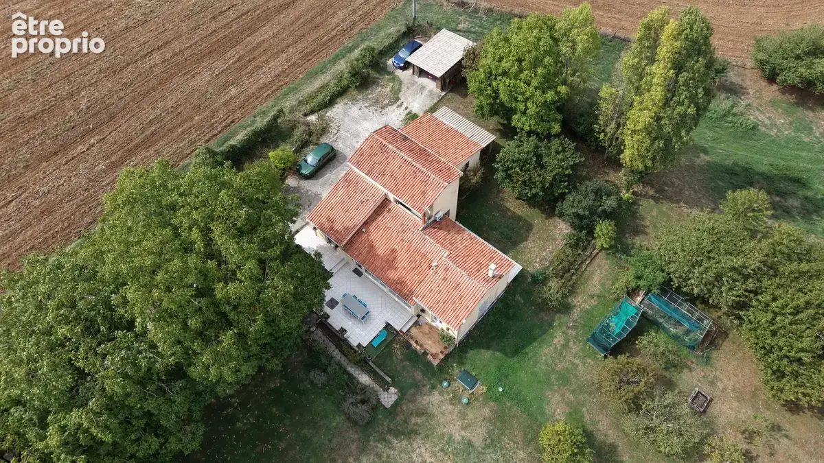 Maison familiale sur 1 hectare de terrain arboré - photo 30