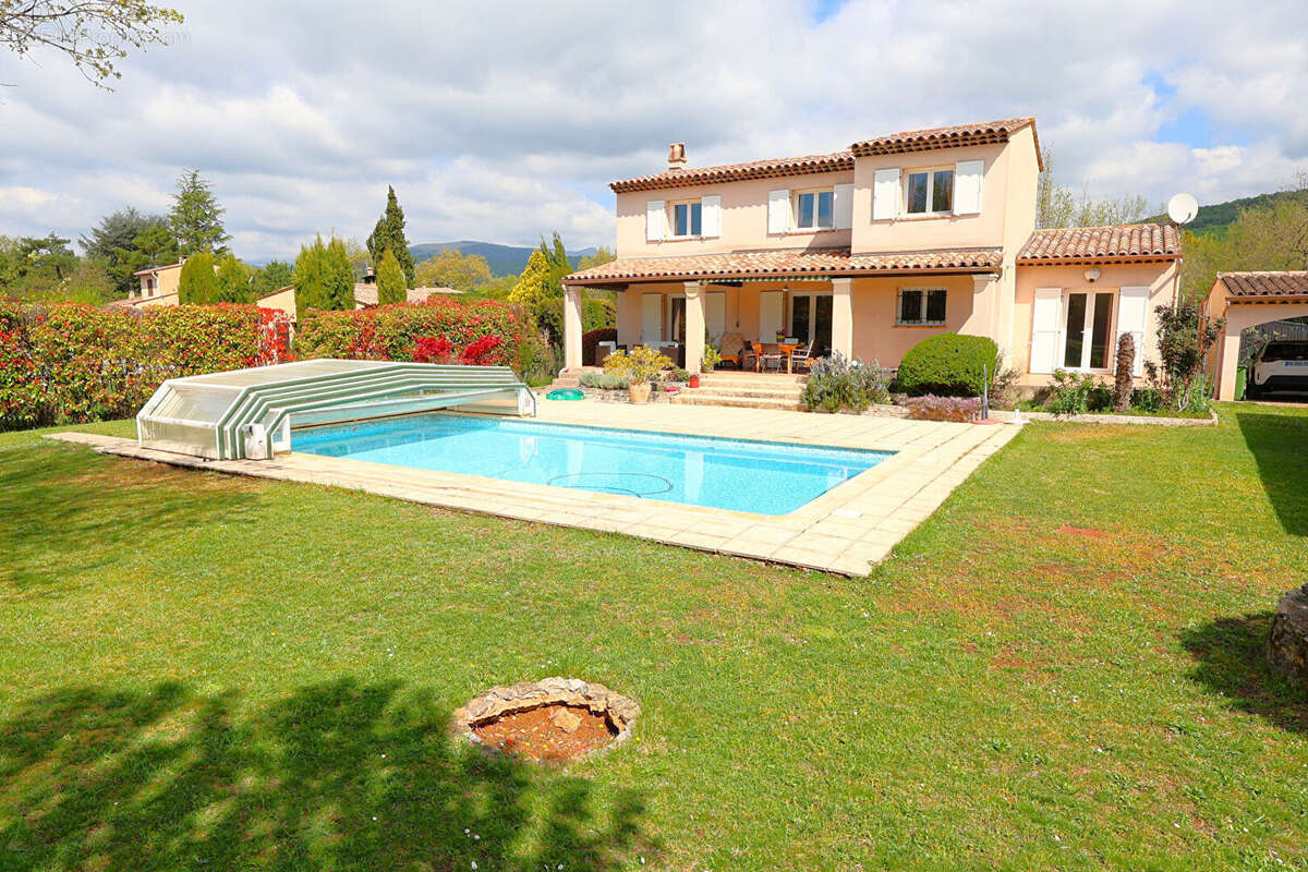 VILLA 130 m² et sous sol total sur 1575 m² de terrain avec piscine - photo 5