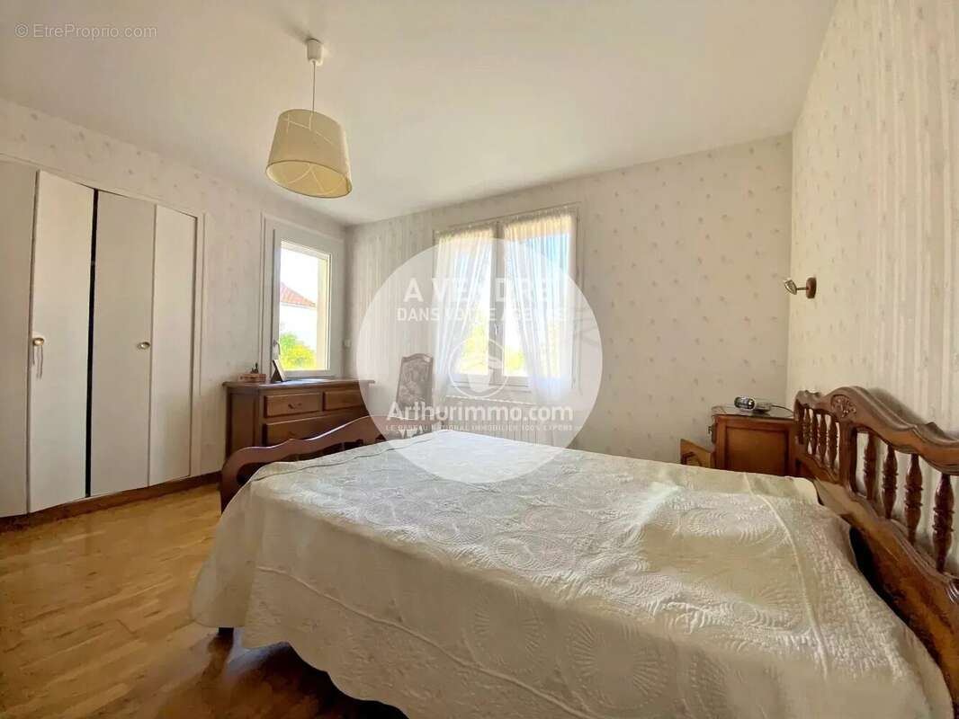 200 m du centre, maison de plain-pied avec dépendances - photo 4