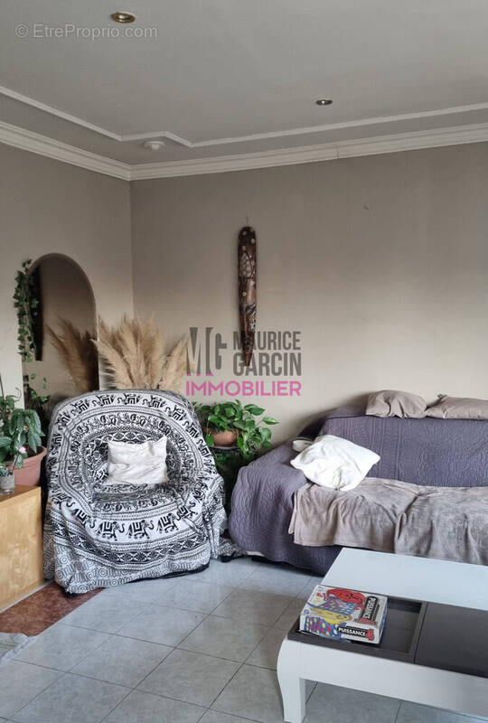 Appartement à ENTRAIGUES-SUR-LA-SORGUE