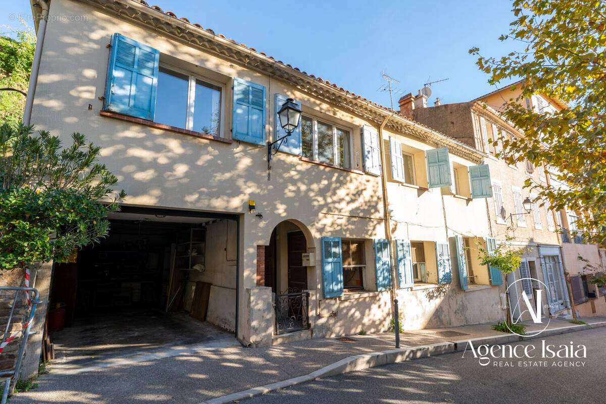 Maison à BORMES-LES-MIMOSAS