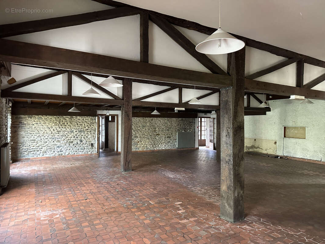 Immeuble de 1120 m2 d'exploitation à Gurmençon - photo 7