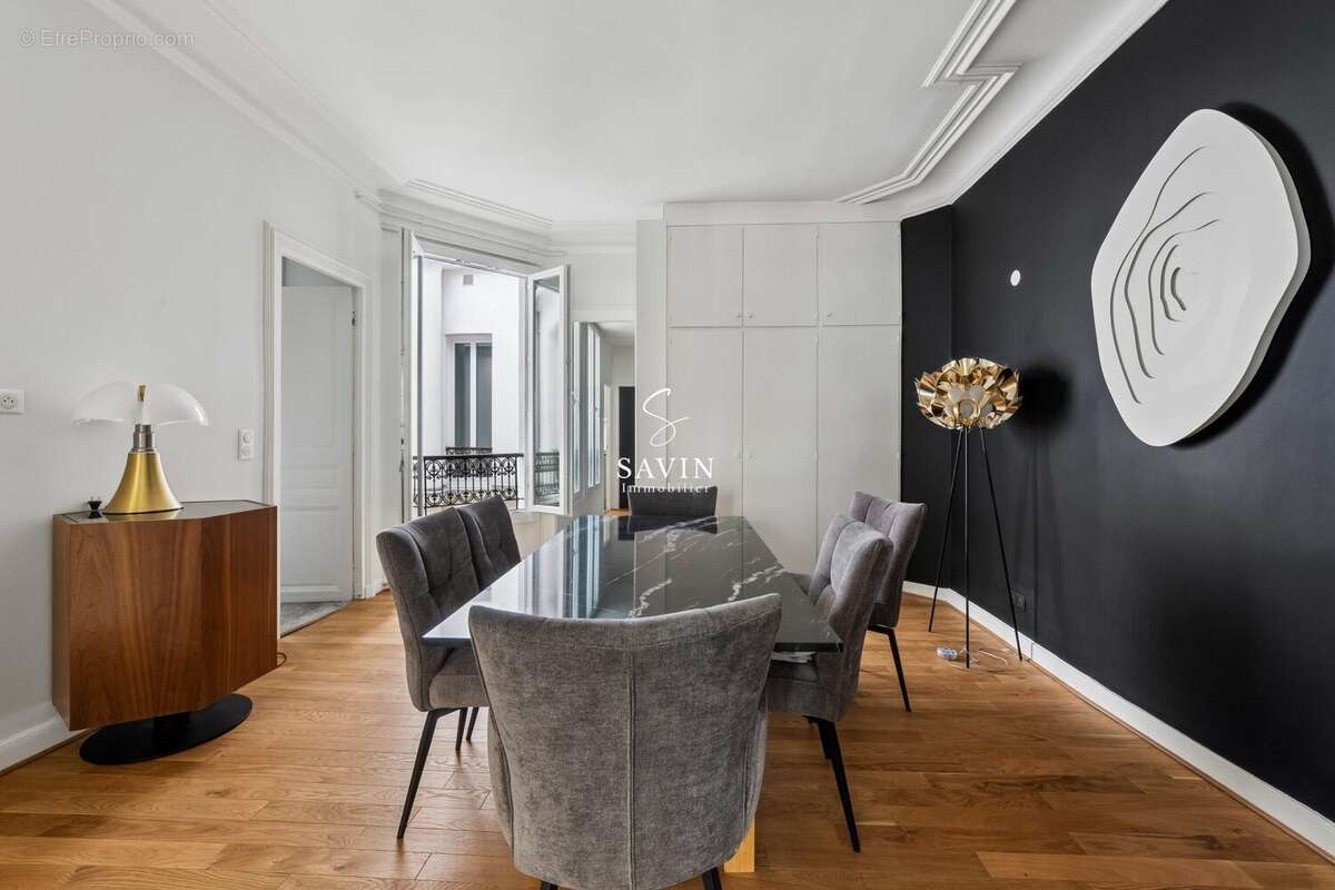 Appartement à PARIS-16E