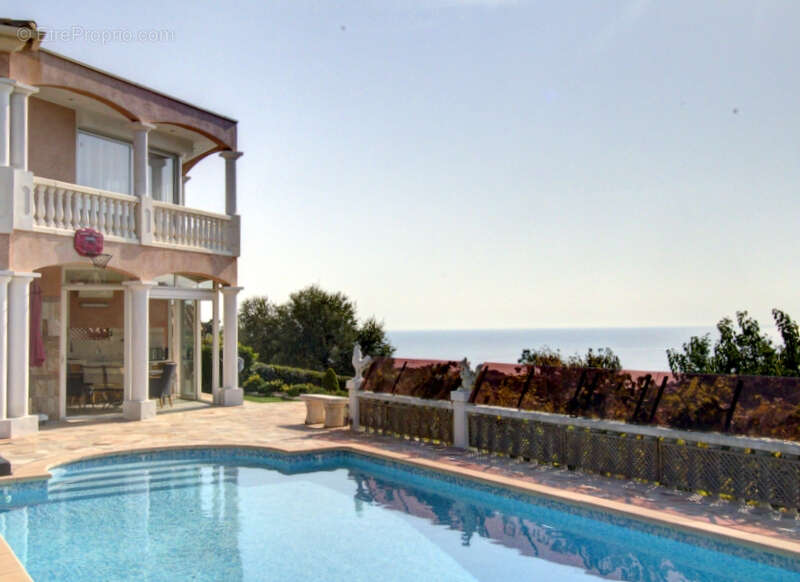 Maison à LES ISSAMBRES