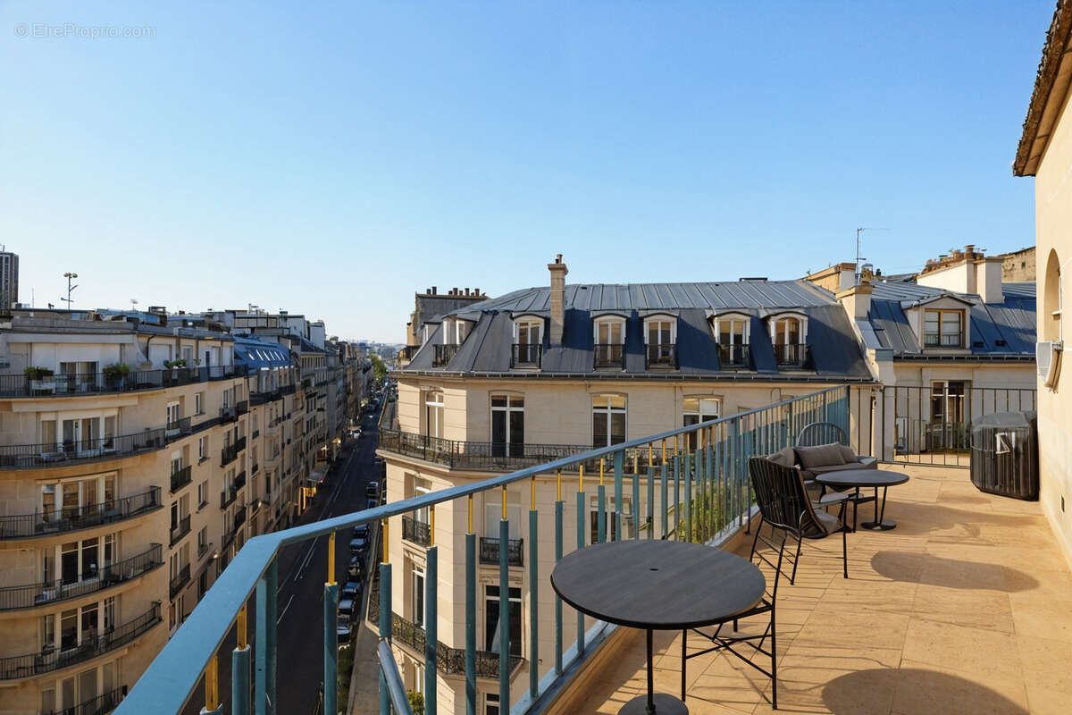 Appartement à PARIS-16E