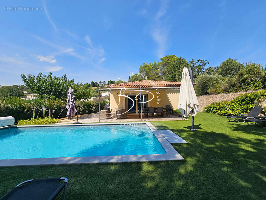 EXCLUSIVITE LORGUES Maison de plain-pied de 127 m² avec 4 chambres, piscine chauffée et jardin paysagé - photo 6