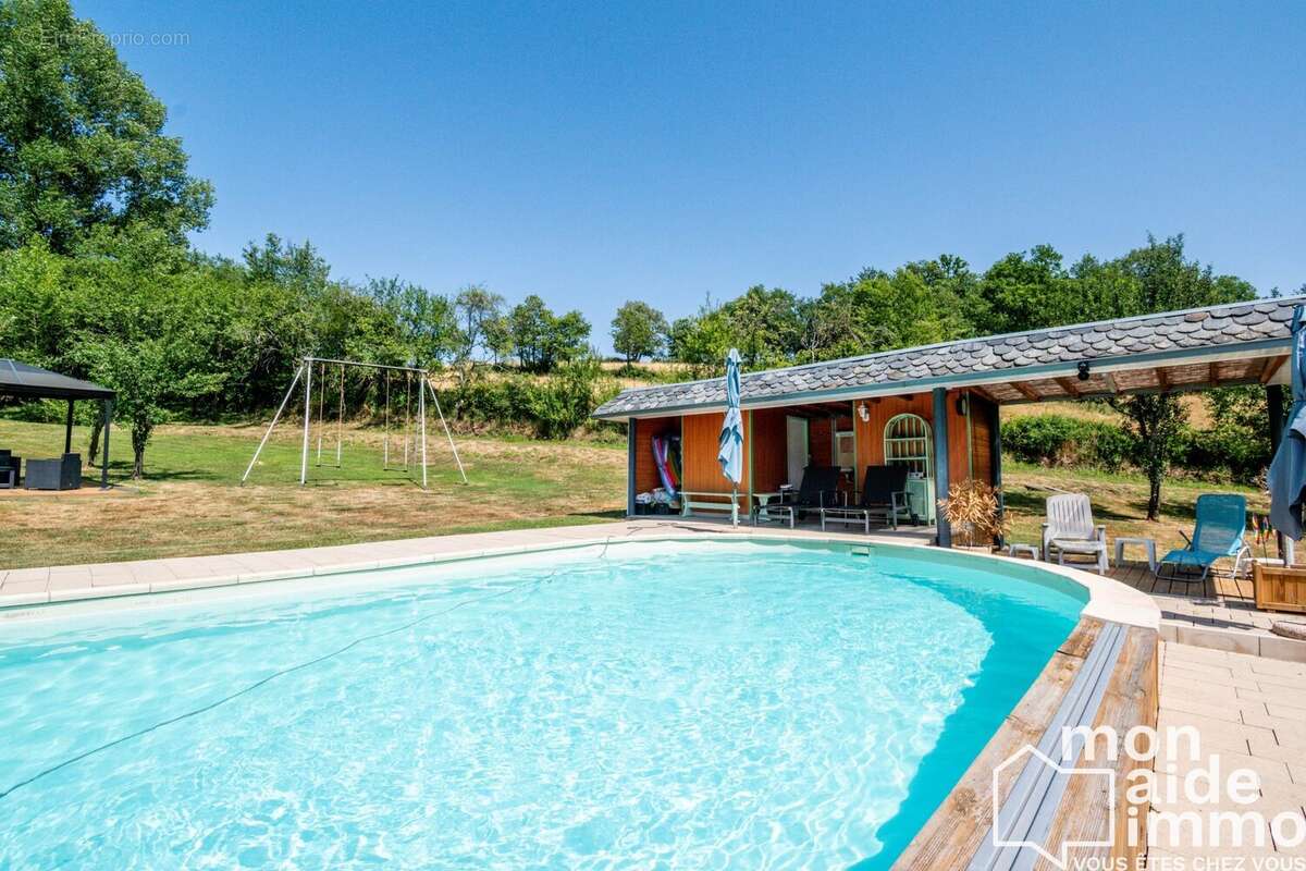 Maison à SAINT-CHRISTOPHE-VALLON