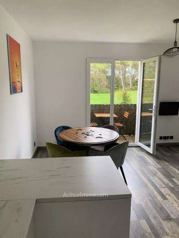 Appartement à MOUANS-SARTOUX