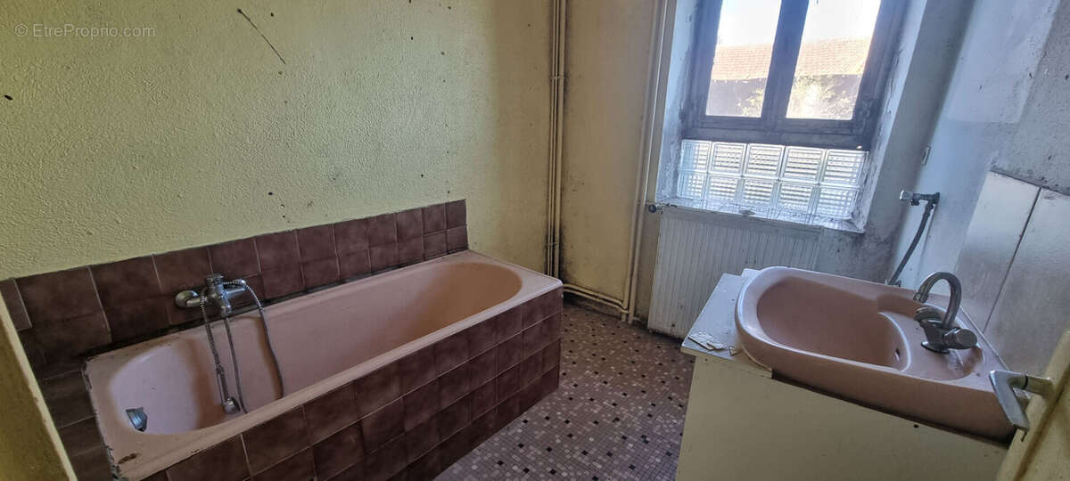 Maison à MONTAIGUT-LE-BLANC