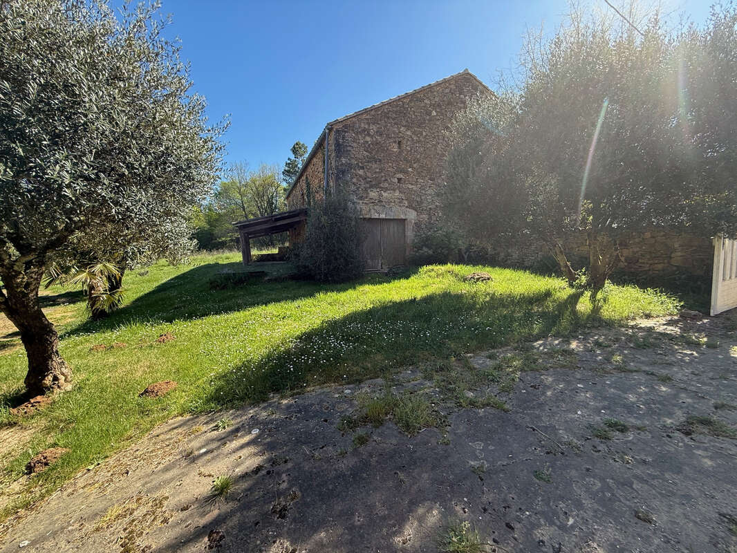 Maison à BLANQUEFORT-SUR-BRIOLANCE